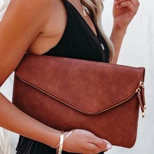 STELLA CROSSBODY ENVELOPE ZIP CLUTCH